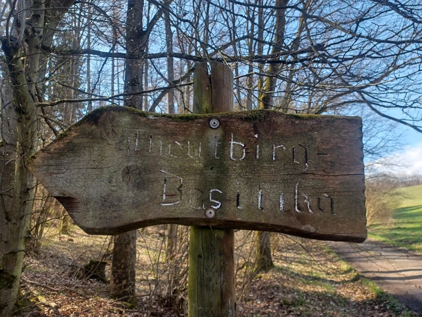 Hinweisschild zur Basilika