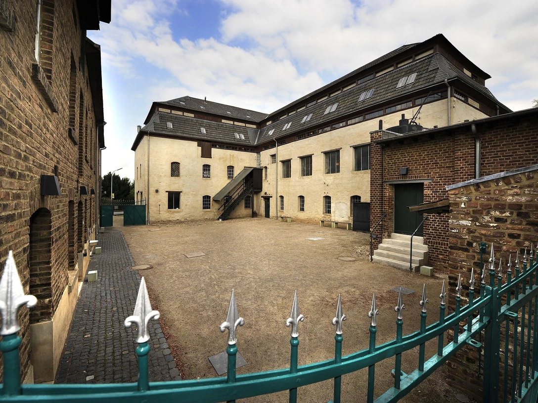 Tuchfabrik Müller - Blick in den Fabrikhof