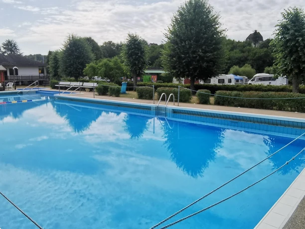 Schwimmbecken