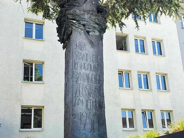 Blick auf das Denkmal