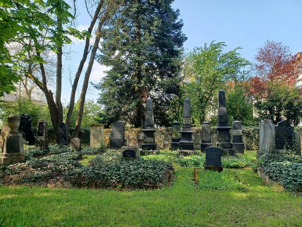 Blick über den jüdischen Friedhof 3