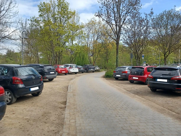 Blick über den Parkplatz 1