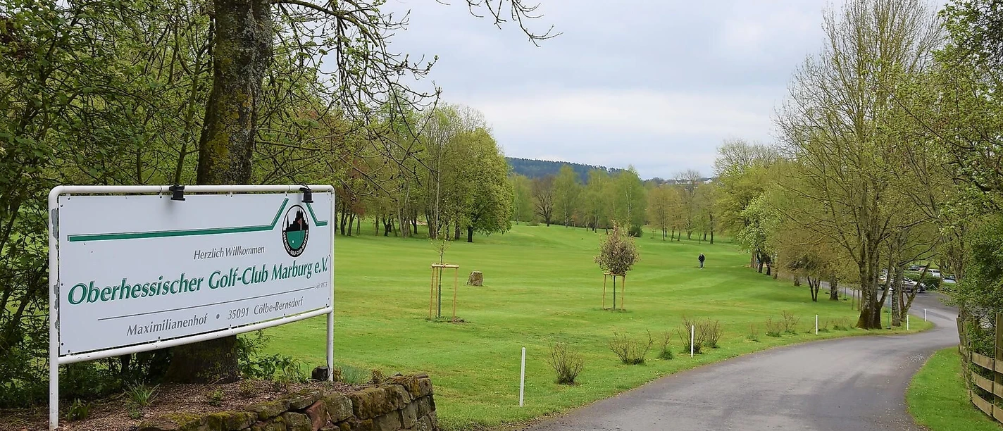 Einfahrt Golfplatz und Maximilianenhof Einfahrt Golfplatz und Maximilianenhof