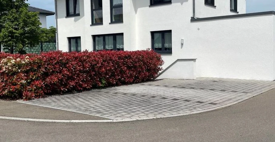 in ruhiger Lage in Seenähe