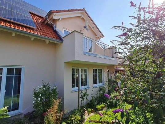 Blick von der Gartenseite (Ferienwohnung im Obergeschoss)