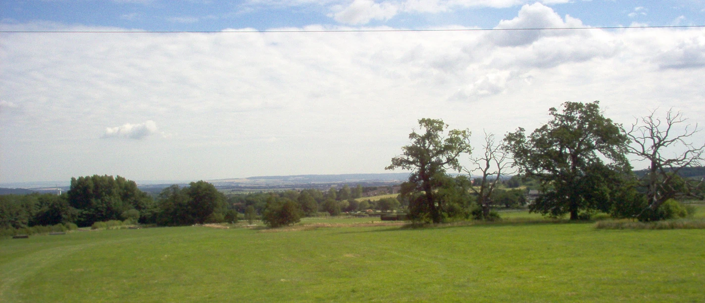 Blauer Himmel, grünes Land.