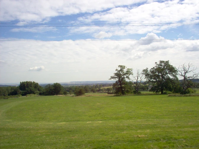 Blauer Himmel, grünes Land.