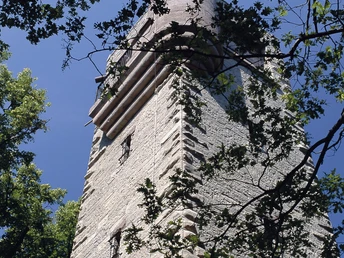 Rundwanderweg zum Gipfel des Schlösschenkopfes