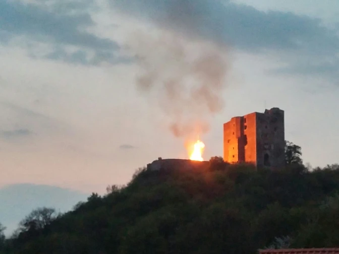Osterfeuer an Burgruine Arnstein