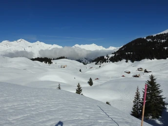 First view back to Undere Elsige with mountain panorama behind