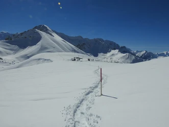 The Homatti ski station has already been passed and the (not too steep) ascent awaits