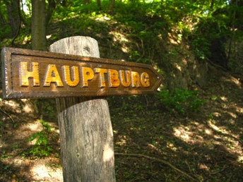 Wegweiser zur Lauenburg Wegweiser zur Lauenburg