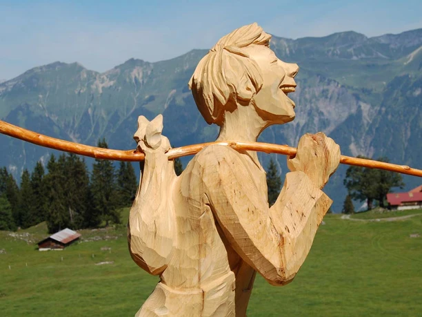 Schnitzlerweg auf der Axalp ob Brienz