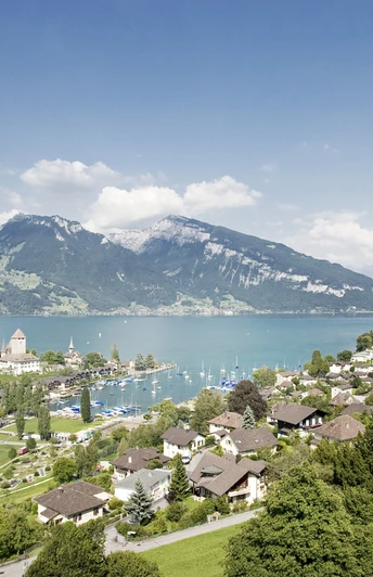 Blick vom Bahnhof in die Spiezer Bucht