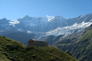 Berghaus Bäregg with Fiescherwand.