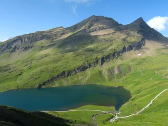 Blick auf den Bachsee, darüber das Reeti.