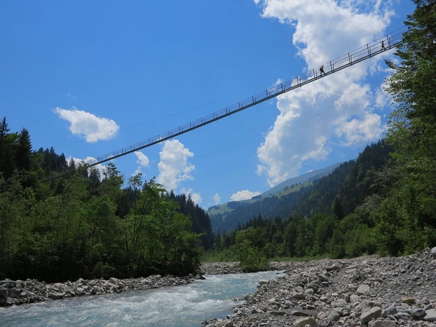 The suspension bridge Hostalde over the river Engstlige.