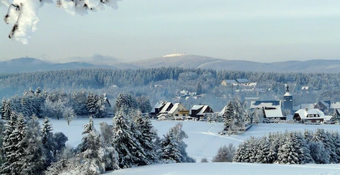 Panoramablick über Benneckenstein zum Brocken