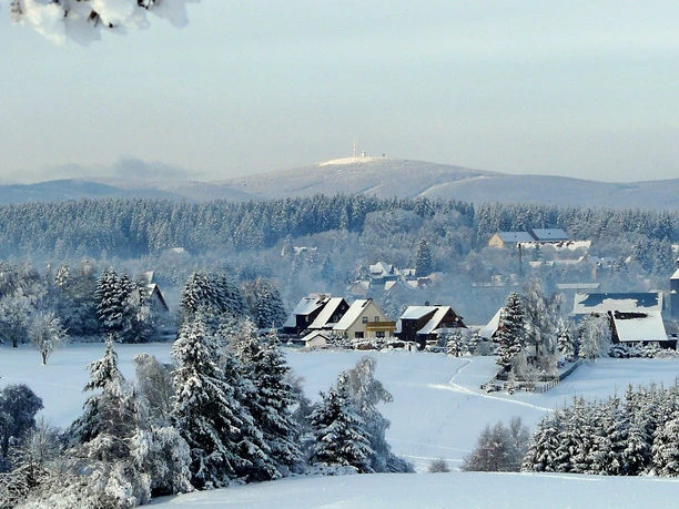 Panoramablick über Benneckenstein zum Brocken