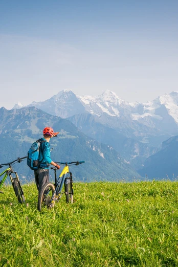 Blick auf das imposante Dreigestiern Eiger, Mönch und Jungfrau