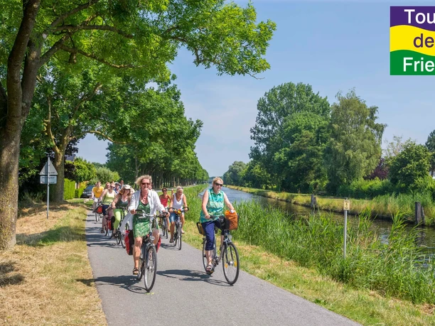 Radfahrer am Ems-Jade-Kanal
