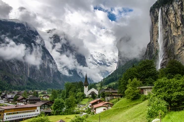 Lauterbrunnental - Lauterbrunnen mit dem imposanten Staubbachfall