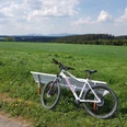 Radweg zwischen Hasselfelde und Trautenstein mit Blick auf den Brocken