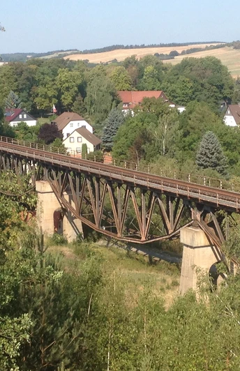 Blick über Viadukt zur Lutherstadt Mansfeld