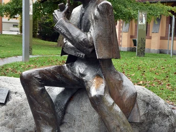 Sherlock Homes aus Bronze wartet in Meiringen auf seine Fans