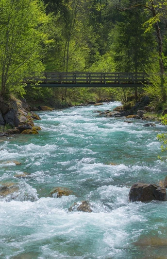 Eine der elf Brücken entlang des Talwanderwegs