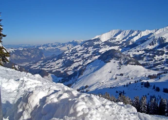 Vue depuis Homad sur le départ de la balade à vélo en raquettes