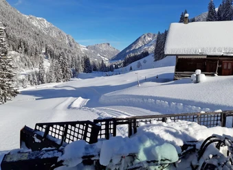 Le responsable des pistes René veille toujours à des pistes fraîchement préparées