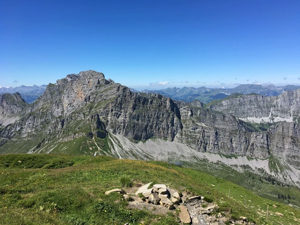 Blick auf Felsmassiv der Spillgerte