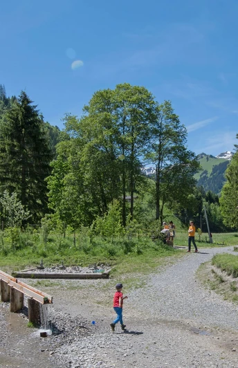 Mit Zwischenhalt beim Wasserspieplatz