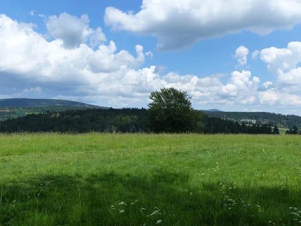 From Maththias-Schmidt mountain, the view extends to the Brocken and Wurmberg