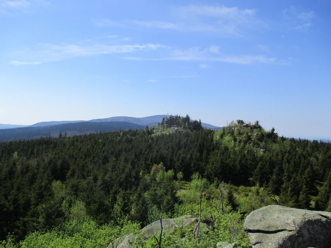 Blick über die Hohneklippen, mit dem Brocken dahinter