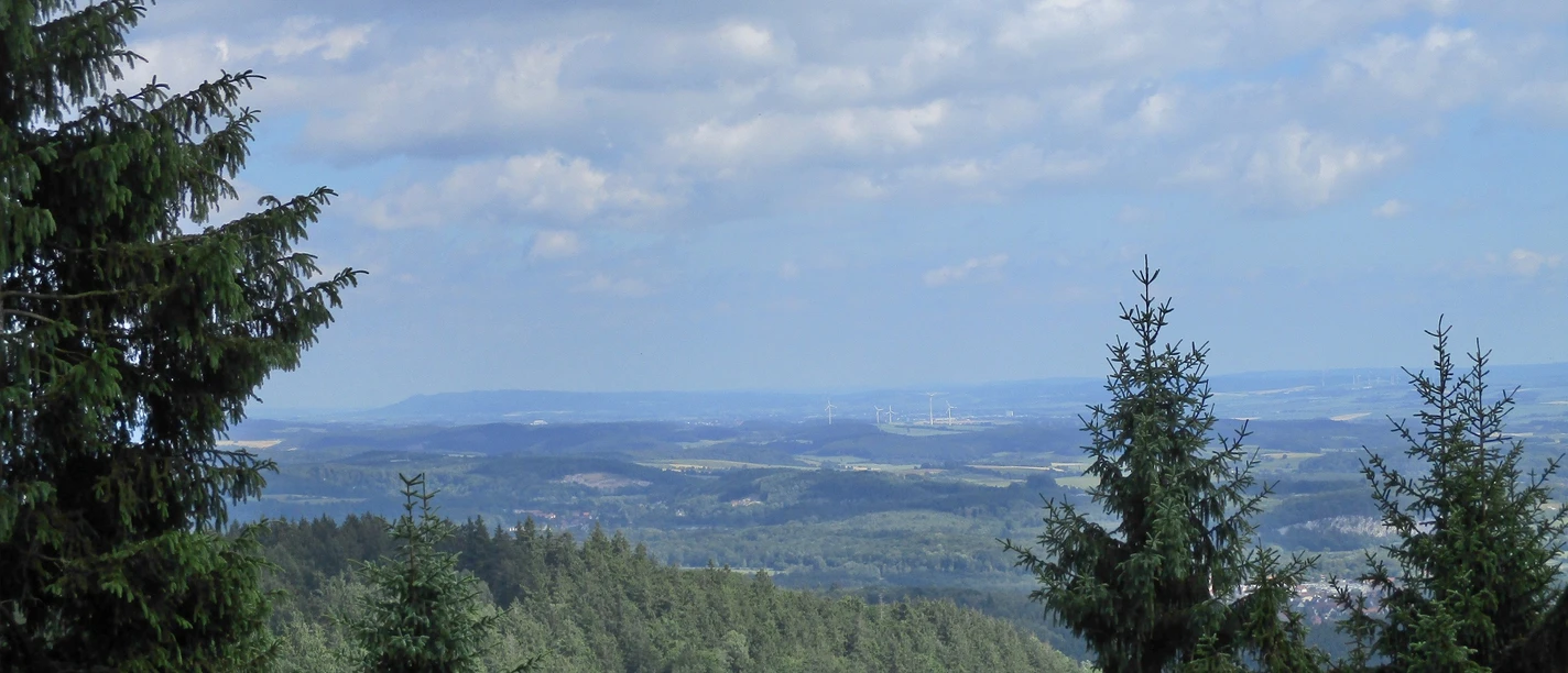 Aussicht auf den schönen Südharz mit dem Kyffhäusergebirge
