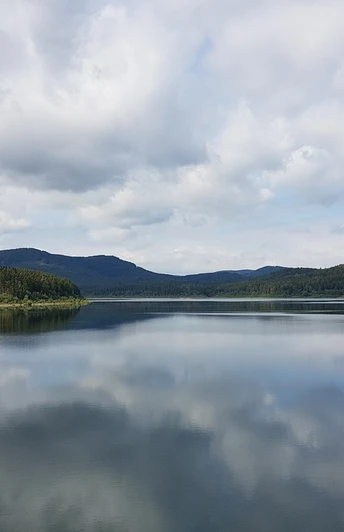 Aussicht über den Granestausee in die Harzer Berge