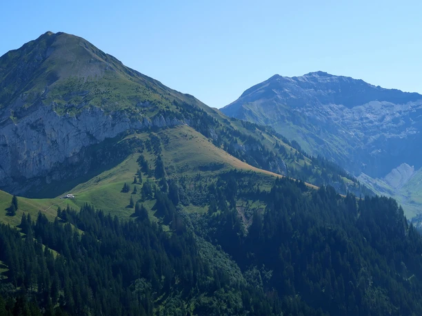 Morgenberghorn (Ã gauche) et Schwalmere (Ã droite).