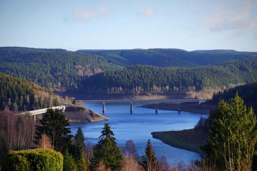 Okertalsperre mit Blick auf die Bramke- Weißwasserbrücke