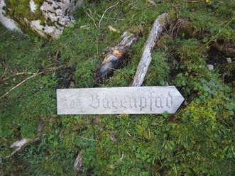 panneau indicateur sentier de l'ours