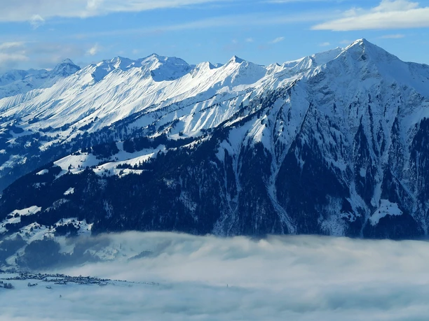 Blick zur Niesenkette.