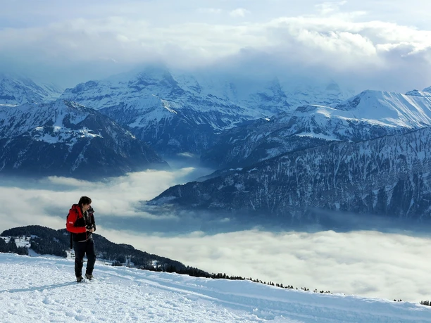 Winterwanderweg am Niederhorn.