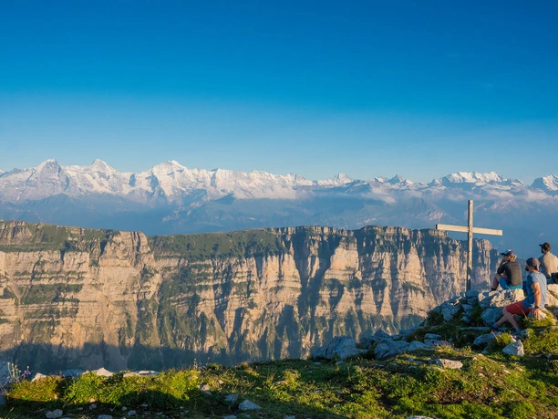 Sigriswiler Rothorn Gipfel Kreuz Wandergruppe Aussicht