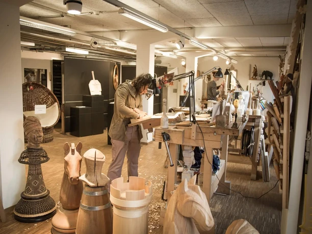 brienz-schule-fuer-holzbildhauerei-skulpturen