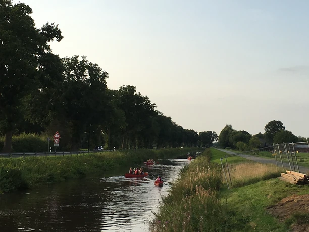 Kanufahrer auf dem Nordloher Kanal