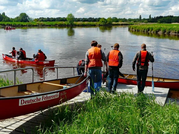 Kanufahrer starten in Stickhausen