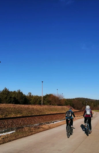 Entlang der Bahnstrecke