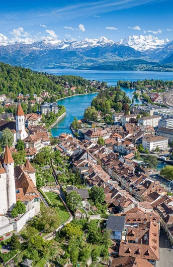 Schloss Thun mit Panorama