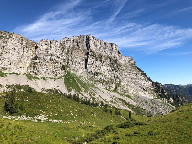 vue sur la montagne lors d'une randonnée au-dessus du Grimmifurggi